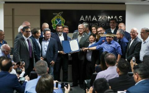 Wilson Lima entrega licença de instalação para exploração do potássio em Autazes