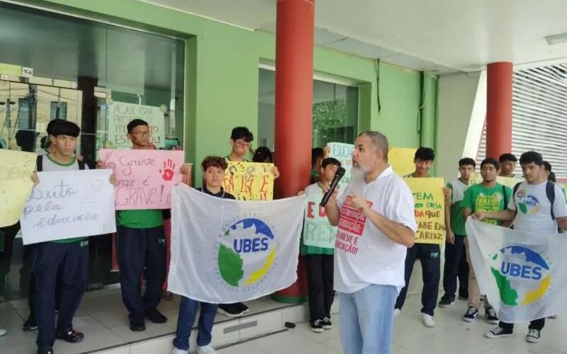 (Foto: Elisianne Lima/Sinasefe) Greve: em Manaus, servidores do Ifam realizam passeata e reivindicam direitos