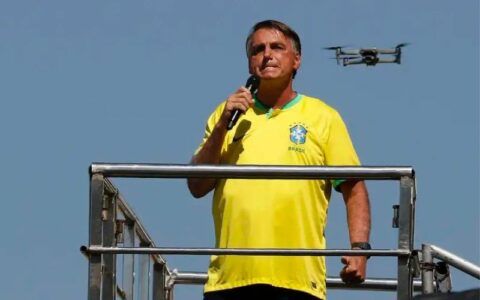 Sem entregar BR-319, Bolsonaro põe a culpa em Marina Silva