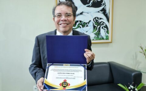 Auditor do TCE-AM recebe medalha do Mérito Penitenciário do Amazonas