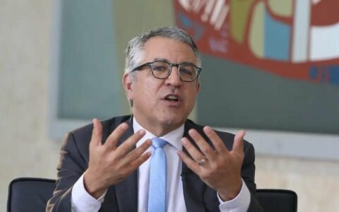 Padilha nega que Planalto esteja evitando pagar emendas de comissão