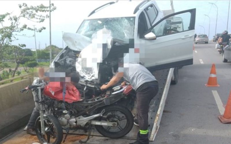 Mototaxista morre ao ser atingido por carro na contramão em Manaus