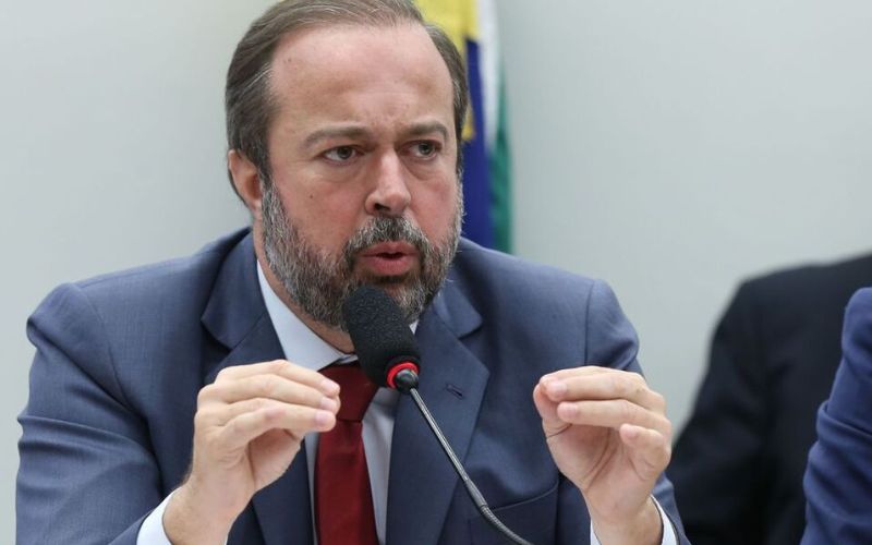 Petrobras não pode ter objetivo único de gerar lucros exorbitantes a acionistas, diz ministro