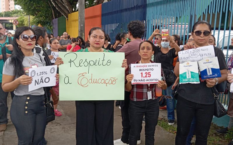 Professores fazem protesto contra ‘projeto da maldade’