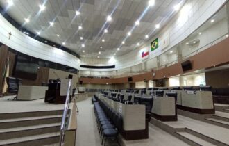Sessão plenária da CMM começa com atraso após metade dos vereadores faltar
