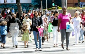 Desemprego cai para 7,9%, menor índice para o trimestre desde 2014