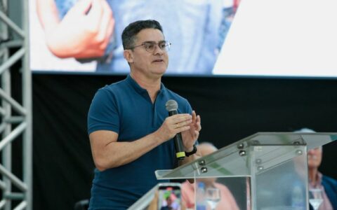 'Quem deve os professores é o governo', dispara David ao ser cobrado por data-base