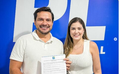 Alberto Neto coloca a filha em cargo que era de Débora Menezes