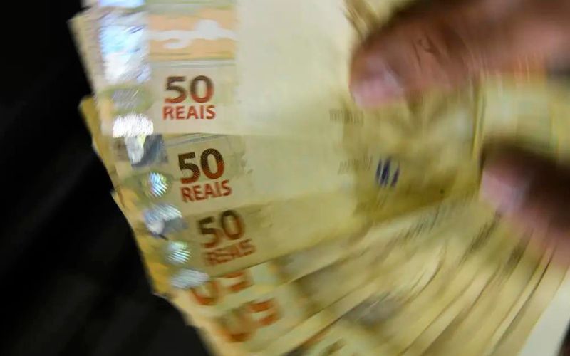 Governo propõe salário mínimo de R$ 1.502 em 2025