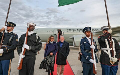 Lula e Janja desembarcam em Washington (Foto: Ricardo Stuckert/PR)