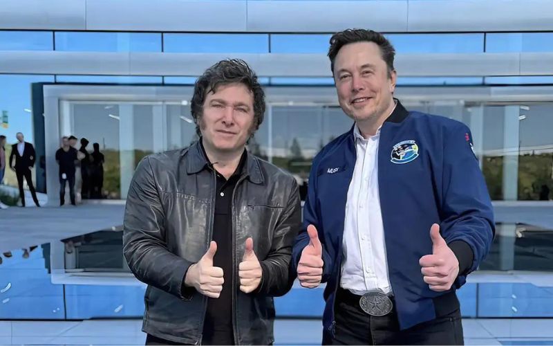 Milei oferece ajuda a Musk