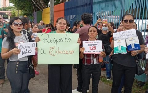 professores-fazem-protesto-na-
