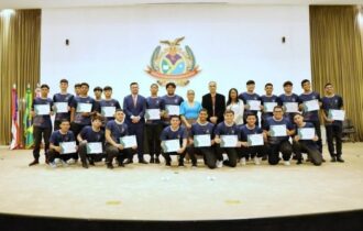 TCE-AM conclui formação de 22 alunos do programa 'Menor Aprendiz'