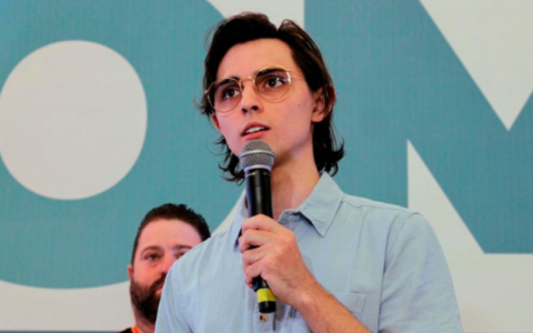 Amom Mandel leva invertida de outros pré-candidatos devido à idade