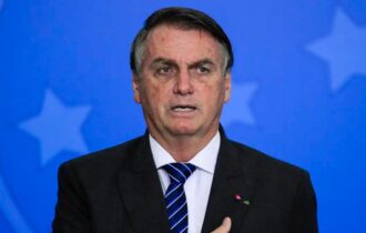 Bolsonaro é internado às pressas no  Santa Júlia, em Manaus