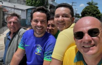 Eleitores da direta rejeitam Alfredo Nascimento ao lado de Bolsonaro em Manaus