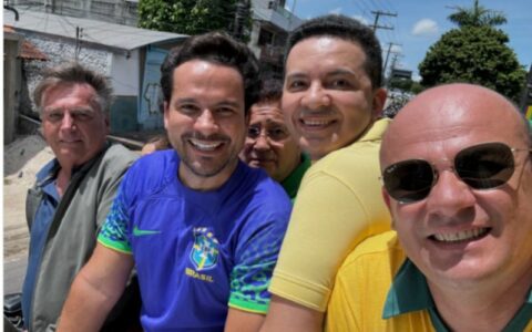 Eleitores da direta rejeitam Alfredo Nascimento ao lado de Bolsonaro em Manaus