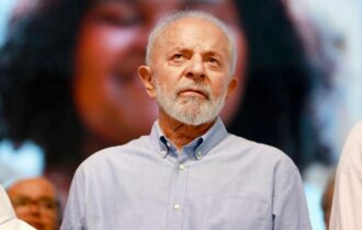 Professor protesta por reajuste em evento e Lula diz: 'que maravilha'