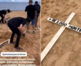 Na areia da praia da Ponta Negra foram fixadas 16 cruzes relembrando as 14 mil mortes durante a pandemia no estado.