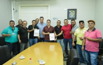 David Almeida quer regulamentar taxistas e mototaxista de Manaus
