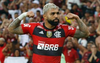 Gabigol assume erro e explica por que vestiu camisa do Corinthians