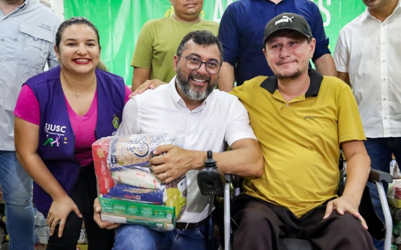 Governo do Amazonas distribui 750 cestas de alimentos em Manacapuru
