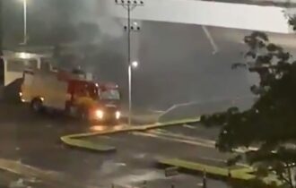Após incêndio em deposito, Shopping da Ponta Negra é esvaziado