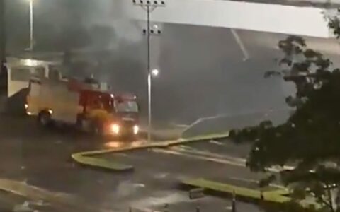 Incêndio atinge shopping Ponta Negra, em Manaus