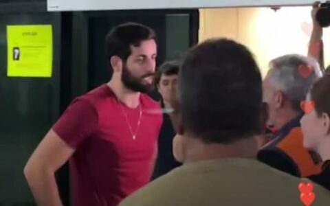 Ex-BBB, Matteus, desembarca em Manaus para encontrar Isabelle
