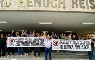 Sindicalistas em manifestação contra lei do TJAM
