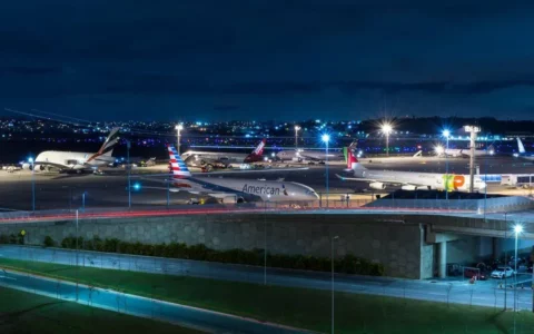 Localização geográfica e preço do combustível de avião deixam passagem mais cara em Manaus