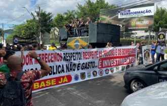 Manifestação reúne agentes da Segurança Pública em frente à sede do Governo do AM (Foto Celso MaiaPortal AM1) (3)