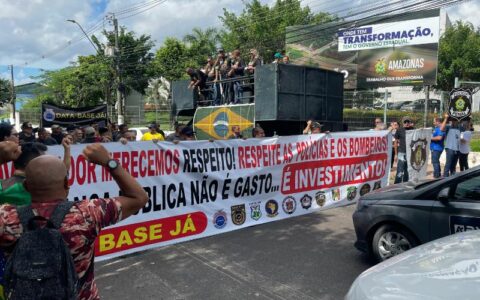 Manifestação reúne agentes da Segurança Pública em frente à sede do Governo do AM (Foto Celso MaiaPortal AM1) (3)