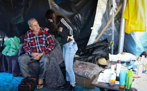 Nova onda de desabrigados começa a chegar aos abrigos de Porto Alegre
