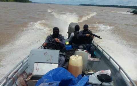 ‘Piratas dos rios’ saqueiam milhões de litros de combustíveis nos rios do Amazonas