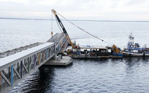 Segunda ponte do píer turístico é levada ao mirante Lúcia Almeida