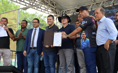Prefeito reforma campo Cidade Nova
