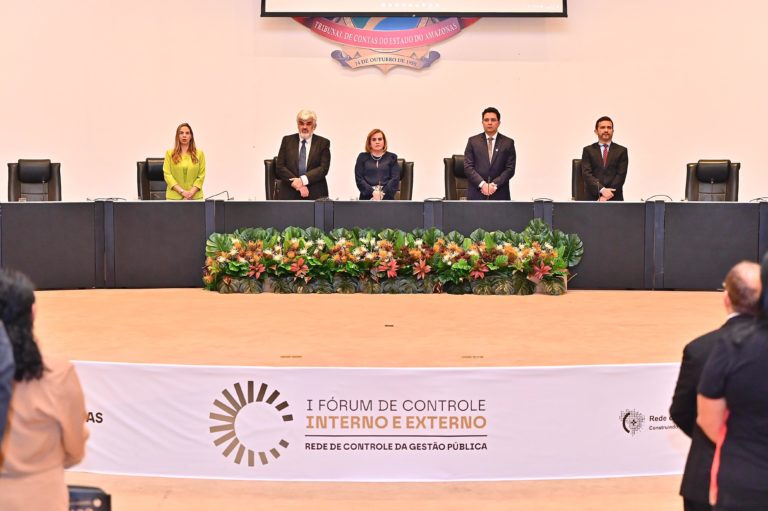 O Tribunal de Contas do Amazonas (TCE-AM), por intermédio da Escola de Contas Públicas (ECP), iniciou nesta segunda-feira (27), o I Fórum de Controle Interno e Externo. (Foto: Joel Arthus) TCE-AM abre I Fórum de Controle Interno e Externo com foco em sustentabilidade e integridade