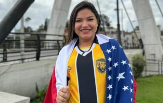 De licença-maternidade, Joana volta à cena para apoiar Amazonas FC
