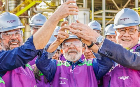 Bagaço de cana-de-açúcar com gosto de álcool é bom, diz Lula