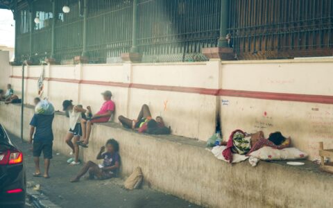 Abordagem a pessoas em situação de rua alojadas na Praça dos Remédios é adiada
