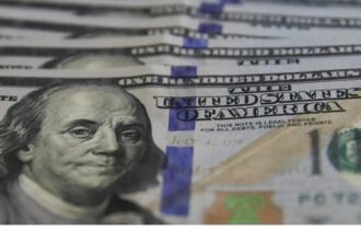 Dólar cai pela 10ª vez seguida e fecha em R$ 5,83