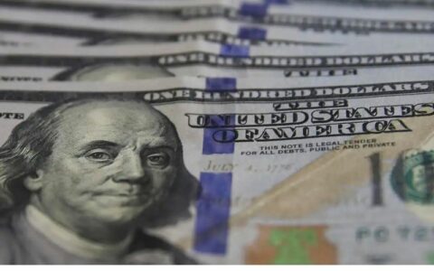 Dólar cai pela 10ª vez seguida e fecha em R$ 5,83