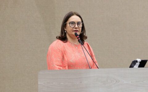 Vereadora Jacqueline abandona plenário, mas assina presença na CMM
