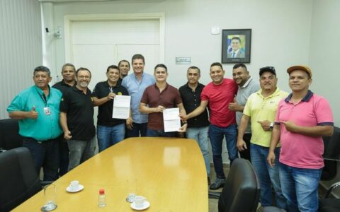 David Almeida quer regulamentar taxistas e mototaxistas de Manaus