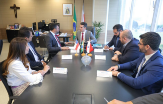 Wilson Lima pede prioridade ao Ministério das Cidades em projeto de habitação