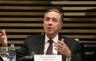 Plataformas digitais precisam ser mais colaborativas em relação a fake news, diz Barroso