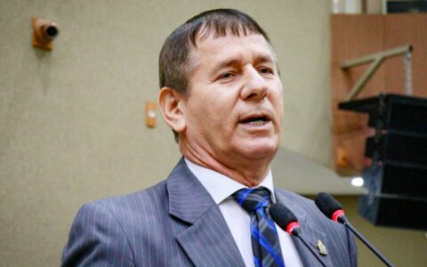 Sabino diz que deputados na Aleam comeram abiu e não fiscalizam o setor da saúde