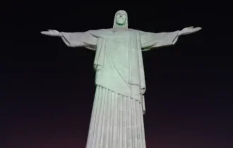 Cristo Redentor, no Rio, veste hoje o traje típico da Coreia do Sul