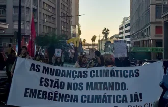 Eco pelo Clima faz protesto e acusa governo gaúcho de descaso